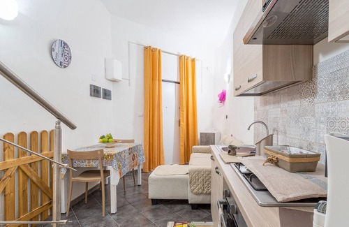 Avola Apartment | Apartment 'Giorgia' with Balcony, Wi-Fi and Air Conditioning