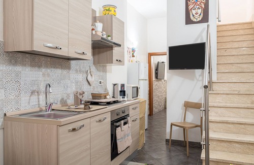 Avola Apartment | Apartment 'Giorgia' with Balcony, Wi-Fi and Air Conditioning