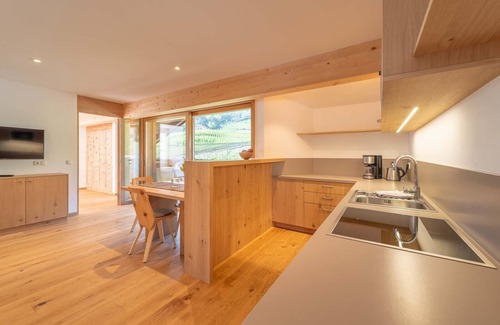 Lagundo Apartment | Apartment 'Gladiola' with Mountain View, Shared Pool and Wi-Fi