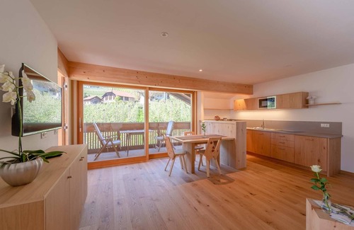 Lagundo Apartment | Apartment 'Gladiola' with Mountain View, Shared Pool and Wi-Fi