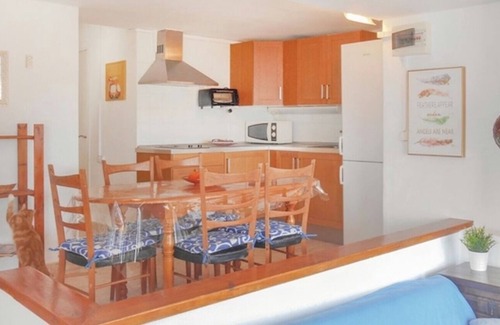 Salionc Apartment | Apartment 'Goleta' near the sea with balcony and Wi-Fi