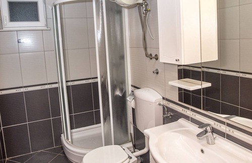 Cesarica Apartment | Apartment Green in Villa Dina, pool, near beach, Karlobag, Kvarner, Croatia