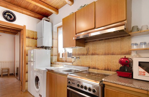 Borzonasca Apartment | Apartment 'Green Riviera - La Casa della Mamma' with Mountain View