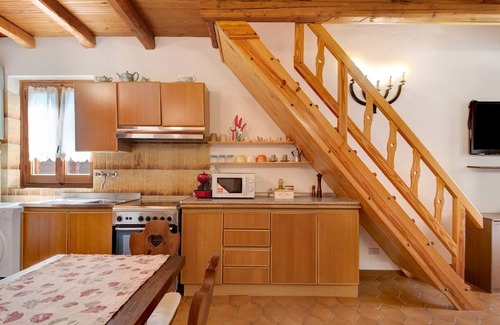 Borzonasca Apartment | Apartment 'Green Riviera - La Casa della Mamma' with Mountain View