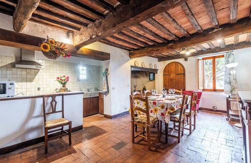 Siena Apartment | Apartment 'Green Siena' with Shared Pool, Private Terrace and Wi-Fi