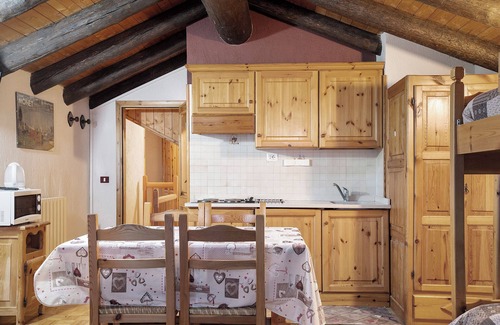 Gressan Apartment | Apartment 'Grimondet' with Shared Terrace, Shared Garden and Wi-Fi