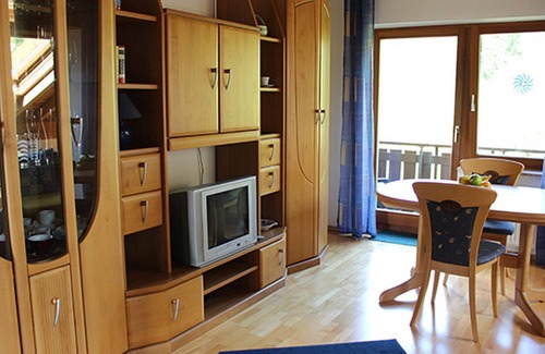 Lonsee Apartment | Apartment 'H' with Balcony and Wi-Fi