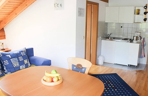 Lonsee Apartment | Apartment 'H' with Balcony and Wi-Fi