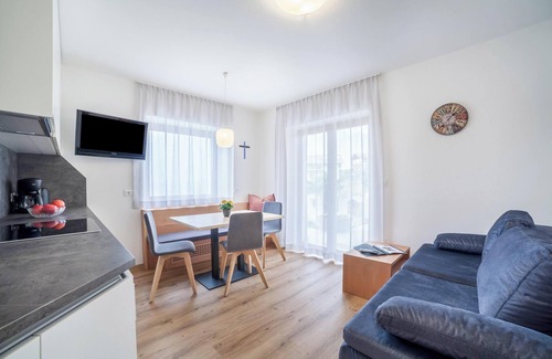 Schenna Apartment | Apartment "Haus Hohenrain 1" with Mountain View, Pool, Wi-Fi, Terrace & Garden