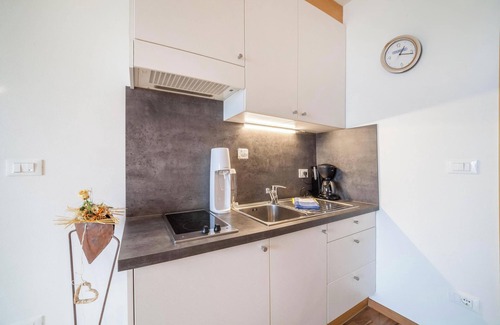 Schenna Apartment | Apartment "Haus Hohenrain 3" with Mountain View, Pool, Wi-Fi, Terrace & Garden