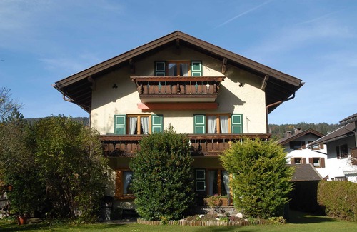 Mittenwald Apartment | Apartment 'Haus Rappolder - Ferienwohnung' with Mountain View, Private Garden and Wi-Fi