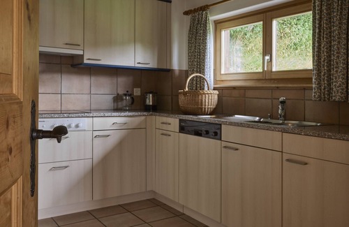 Klosters Platz Apartment | Apartment 'Haus Sponda' with Balcony and Wi-Fi