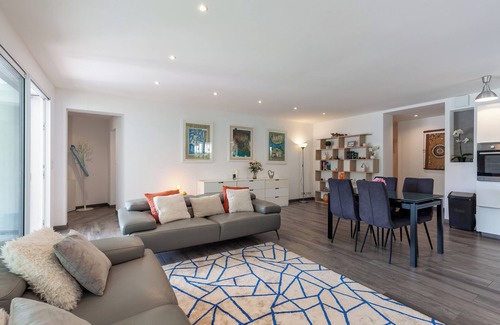 Sausset-les-Pins Apartment | Apartment 'Havre De Paix 500m De La Mer' with Private Terrace, Wi-Fi and Air Conditioning