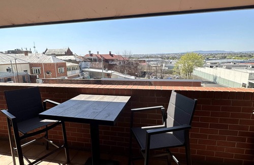 Bathurst Apartment | Apartment - Heart of Bathurst, Walk Everywhere!