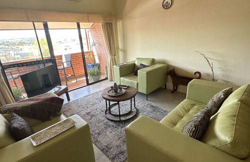 Bathurst Apartment | Apartment - Heart of Bathurst, Walk Everywhere!