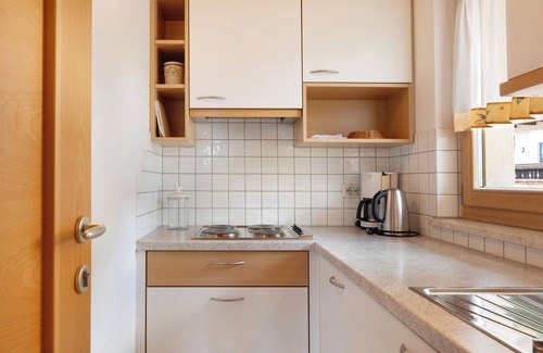 Lagundo Apartment | Apartment 'Hofanger Tirol' with Mountain View, Balcony and Wi-Fi