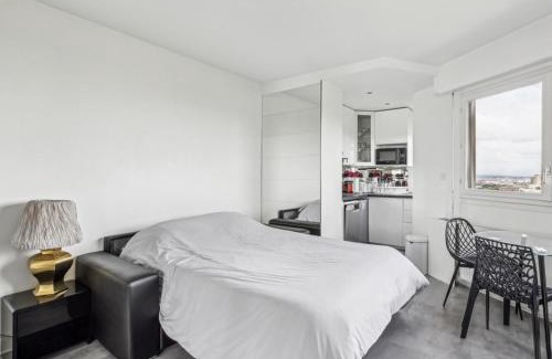 Amerique Apartment | Apartment HOME in Paris with View, 15min direct to center