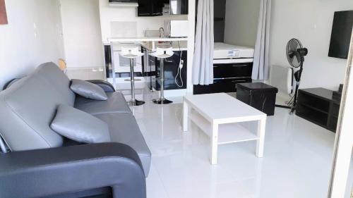 Villeneuve Loubet Beach Apartment | Apartment hotel vue mer à 100 mètres des plages étage 5