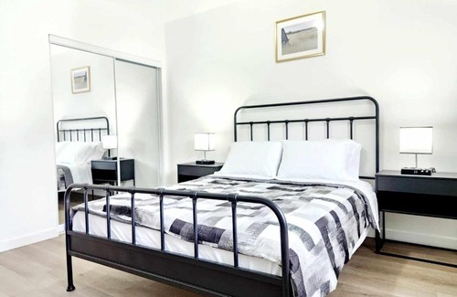 Plateau Mont Royal Apartment | APARTMENT HOTEL ST-DENIS