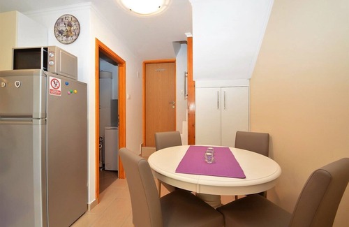 Sveti Jakov Apartment | Apartment Hrasta 1 is accommodation in Hrasta on the island of Cres, 43 km from Mali Lošinj.