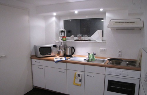 Bad Wilhelmshoehe Apartment | Apartment 'Hugo37 Am Bergpark' with Shared Garden and Wi-Fi