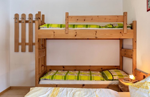 Pennes Apartment | Apartment "Huterhof Wiesengrund 1" with Mountain View, Balcony & Wi-Fi