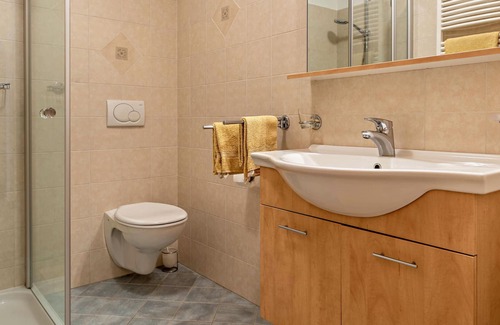 Pennes Apartment | Apartment "Huterhof Wiesengrund 1" with Mountain View, Balcony & Wi-Fi