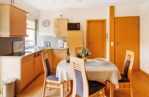 Norderney Apartment | Apartment 'Huus Nördernee 1' with Balcony and Wi-Fi