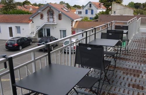 La Bernerie-en-Retz Apartment | APARTMENT "ILE D'ARTZ" 1st floor sea-facing, direct beach access