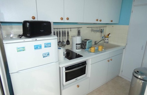 Notre-Dame-de-Monts Apartment | Apartment in Notre-Dame-de-Monts, balcony, parking, beach access