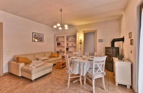 Prabione Apartment | Apartment 'Il Gufo' with Lake View and Balcony