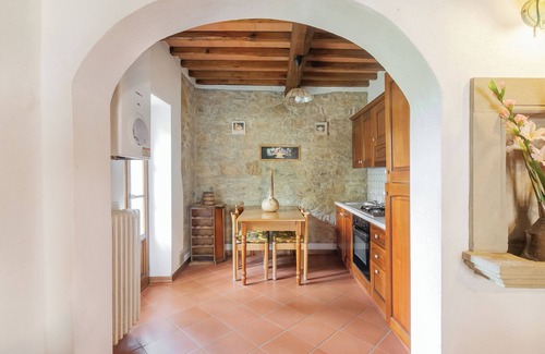 Panzano in Chianti Apartment | Apartment 'Il Magnifico' with Shared Pool, Private Terrace and Wi-Fi
