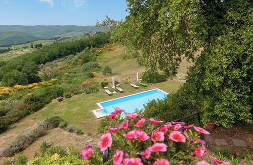 Panzano in Chianti Apartment | Apartment 'Il Magnifico' with Shared Pool, Private Terrace and Wi-Fi