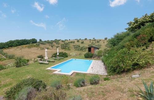 Panzano in Chianti Apartment | Apartment 'Il Magnifico' with Shared Pool, Private Terrace and Wi-Fi