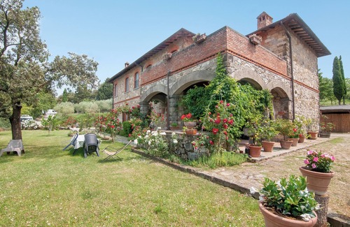 Panzano in Chianti Apartment | Apartment 'Il Magnifico' with Shared Pool, Private Terrace and Wi-Fi