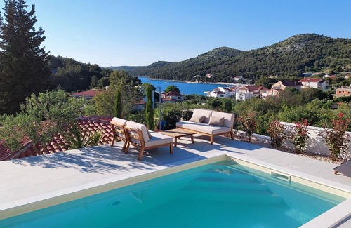 Drage Apartment | Apartment in a fantastic location only 100m from the sea, terrace 35m2