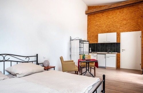 Wildeshausen House | Apartment In A Hotel 'Wildeshauser Bahnhof 1' with Shared Terrace, Wi-Fi and Air Conditioning