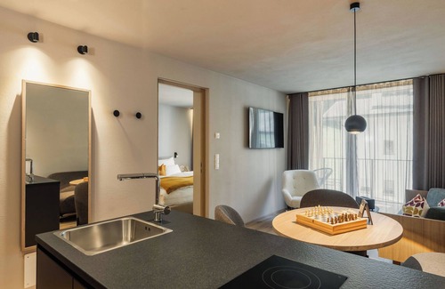 Sesto Apartment | Apartment In A Hotel 'Apartment Home' with Sea View, Shared Garden and Wi-Fi