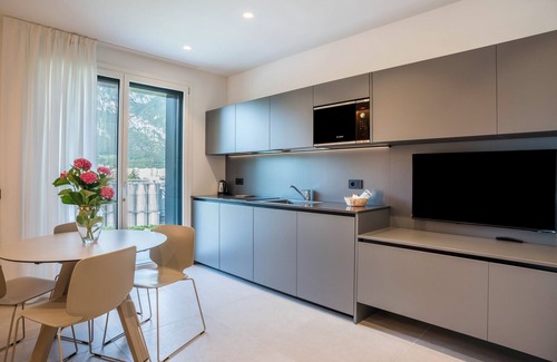 Ravina Apartment | Apartment In A Hotel 'Midum Balcony Sud' with Mountain View, Wi-Fi and Air Conditioning