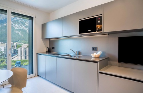 Ravina Apartment | Apartment In A Hotel 'Midum Balcony Sud' with Mountain View, Wi-Fi and Air Conditioning