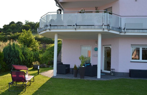 Ettringen Apartment | Apartment in a quiet location, with terrace and garden, near many hiking trails