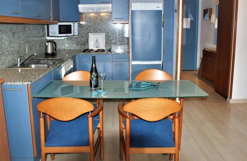 Santa Margarida Apartment | Apartment in a residential AV-24