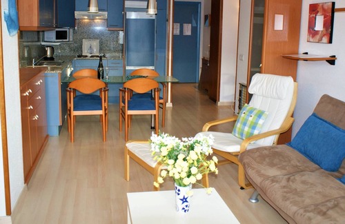 Santa Margarida Apartment | Apartment in a residential AV-24