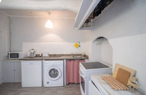 Olmeto Apartment | Apartment in a Typical House with Sea View and Wi-Fi