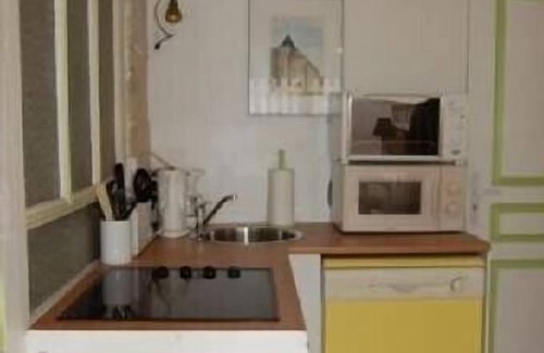 Gigean Apartment | Apartment in a vineyard house with pool, 2 bedrooms, 4 people