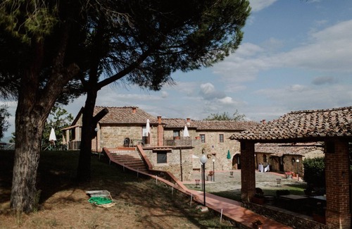 Castelnuovo Berardenga Apartment | Apartment in an idyllic holiday complex in the middle of the B2 winery