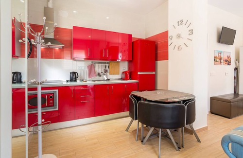 Carretera de Cadiz House | Apartment in Avenida de Europa in Malaga with private parking space.