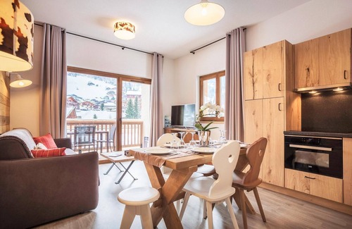 Beaufort Apartment | Apartment in Beaufort with Spa & Mountain Views