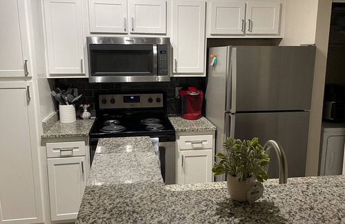 Brentwood Apartment | Apartment in Brentwood