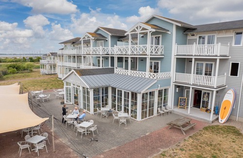 Municipality of Hellevoetsluis Apartment | Apartment in Cape Helius by the Waterside